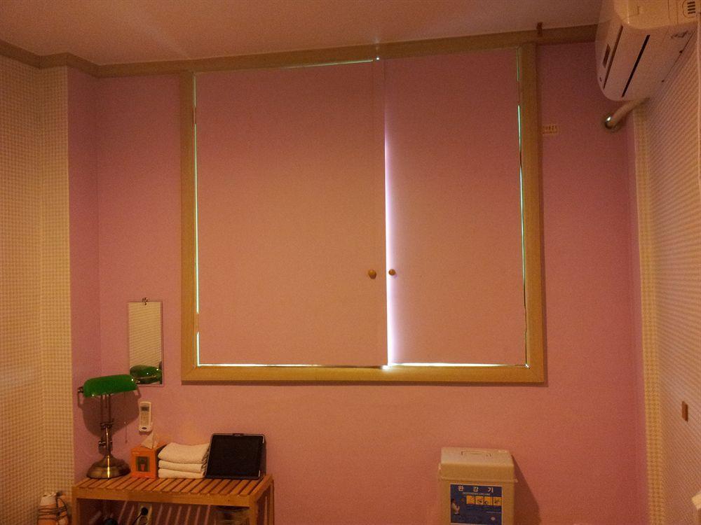 Backpackers In Jeju City Center Екстер'єр фото