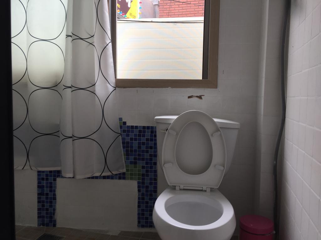 Backpackers In Jeju City Center Екстер'єр фото