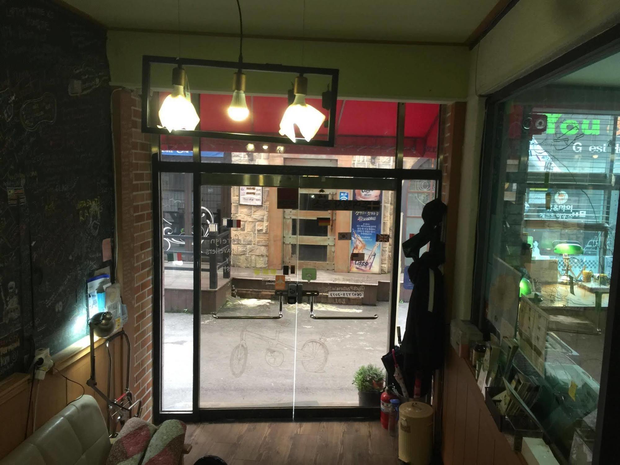 Backpackers In Jeju City Center Екстер'єр фото