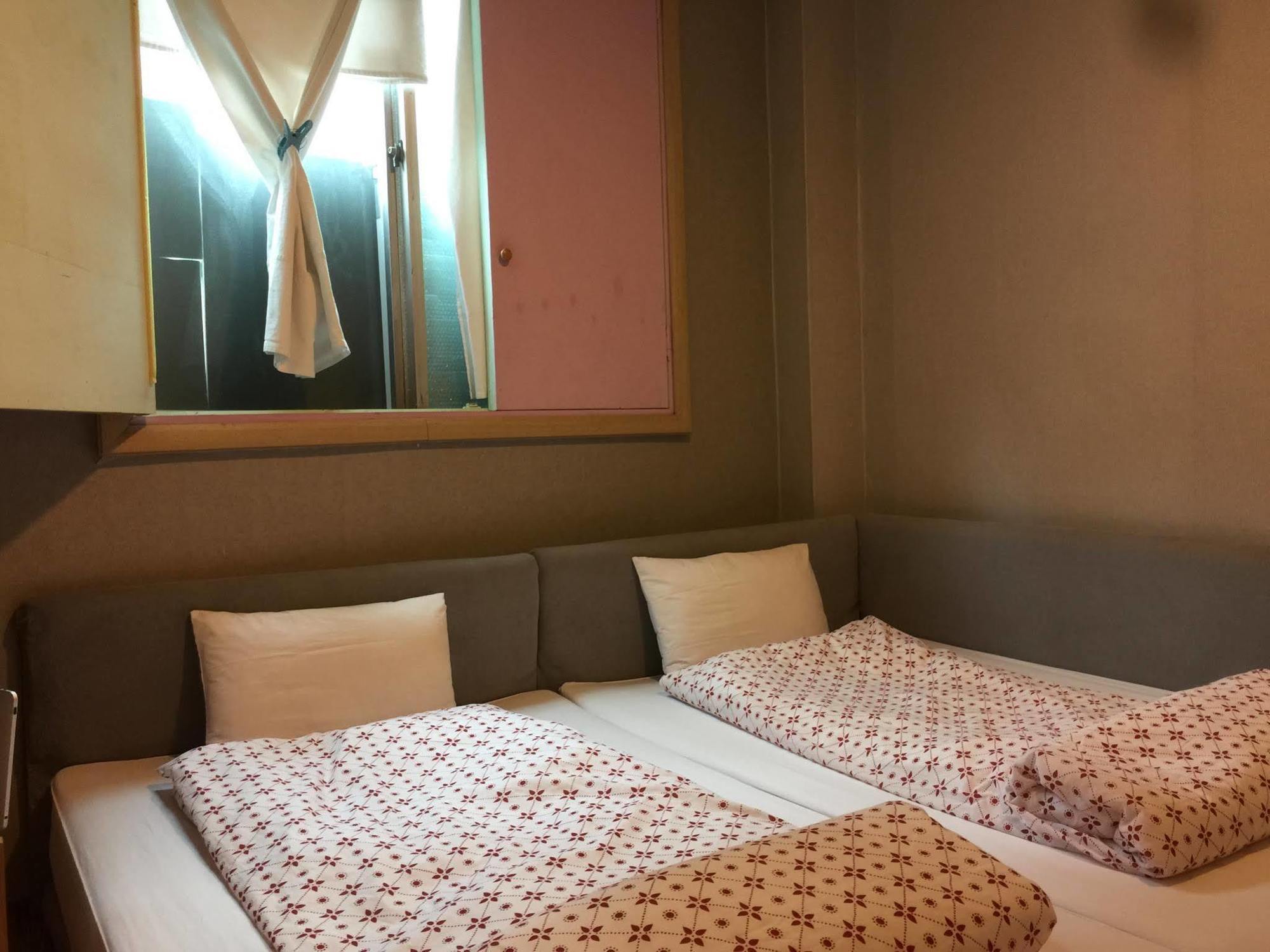 Backpackers In Jeju City Center Екстер'єр фото