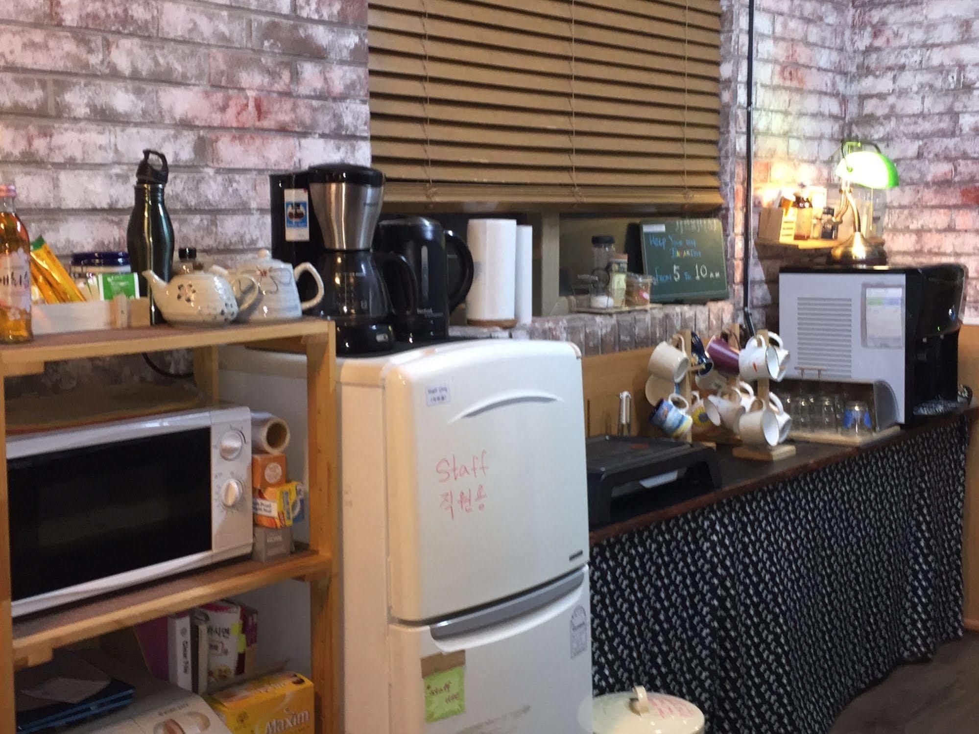 Backpackers In Jeju City Center Екстер'єр фото