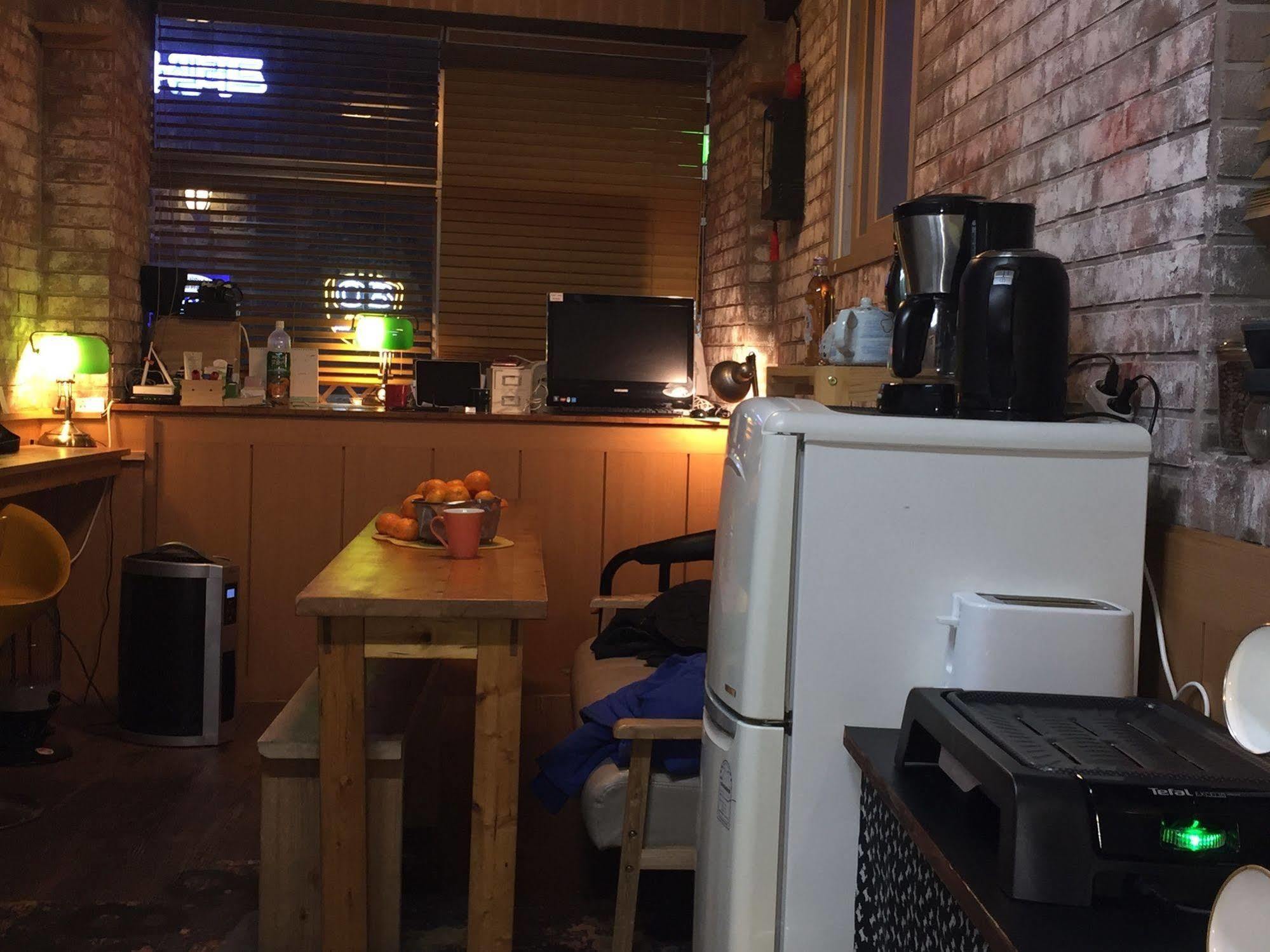 Backpackers In Jeju City Center Екстер'єр фото
