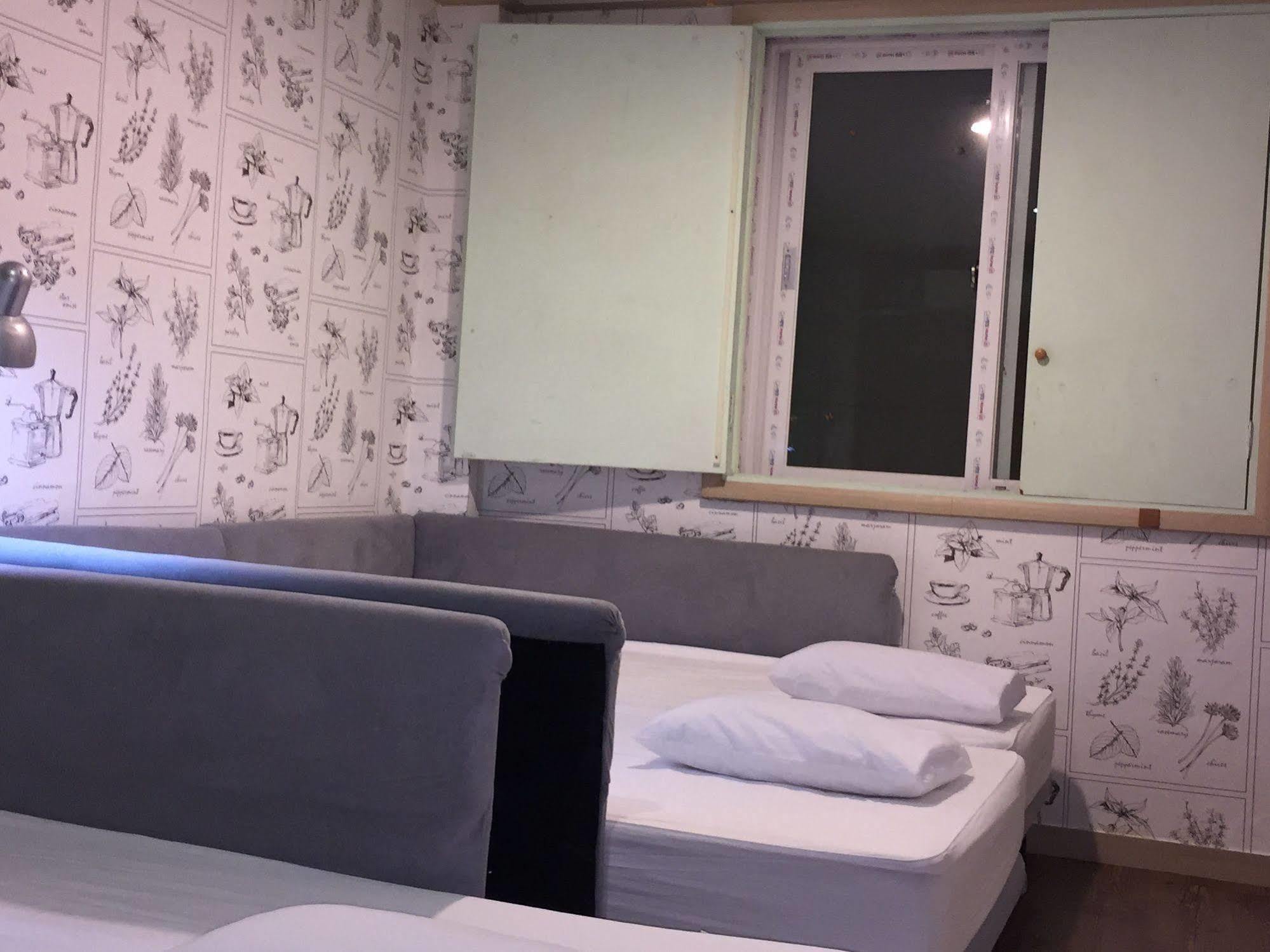 Backpackers In Jeju City Center Екстер'єр фото