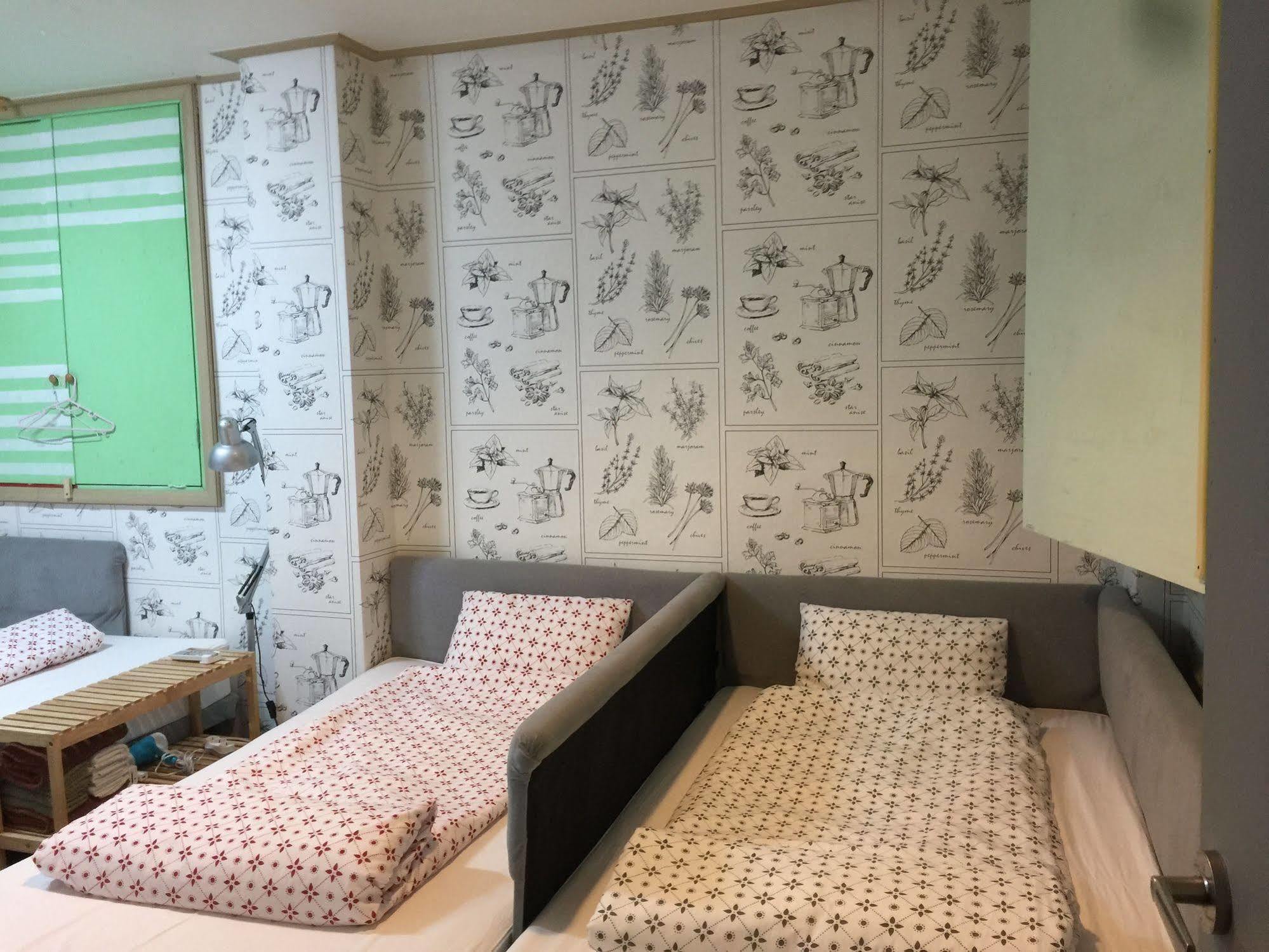 Backpackers In Jeju City Center Екстер'єр фото