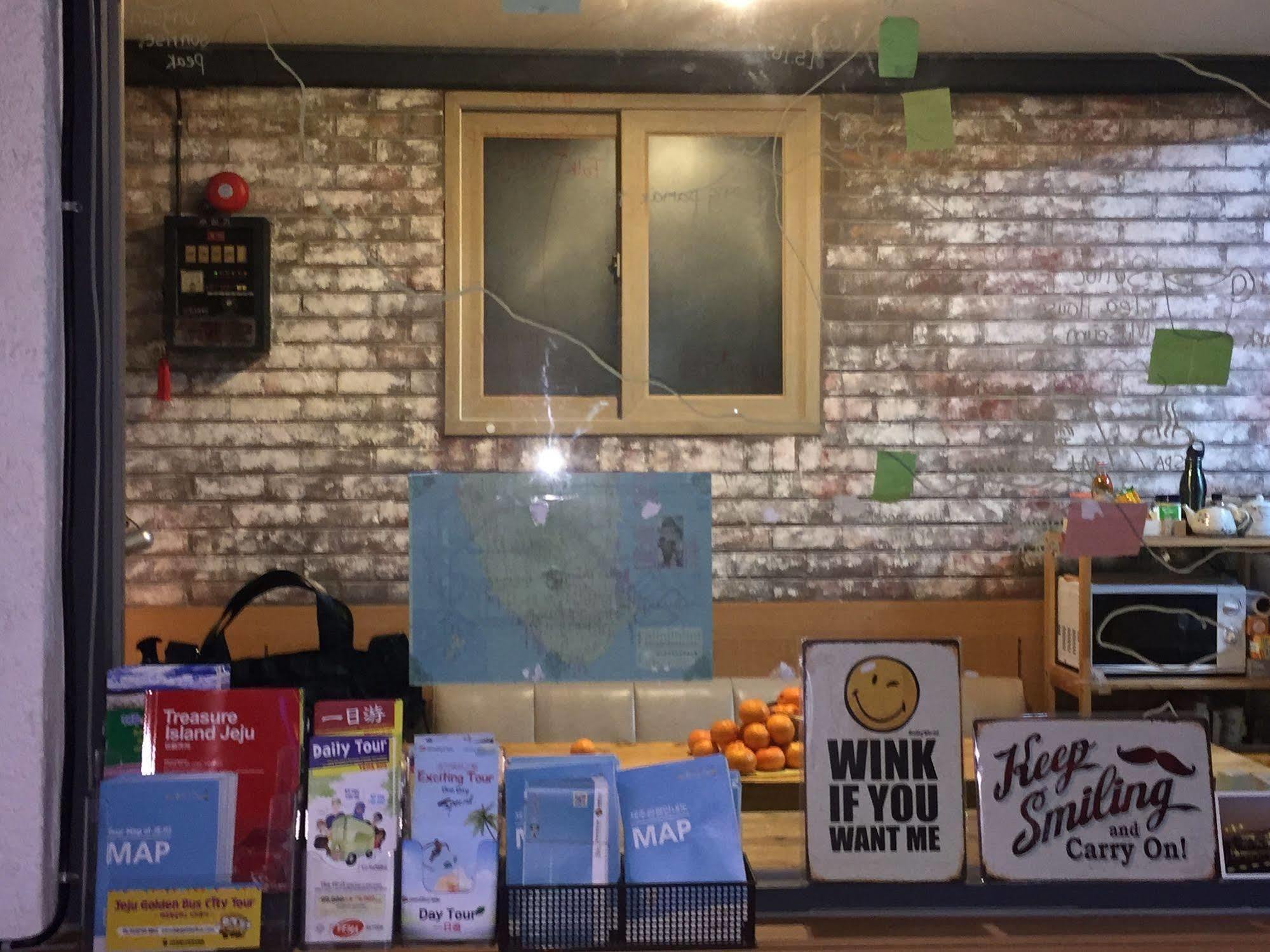 Backpackers In Jeju City Center Екстер'єр фото